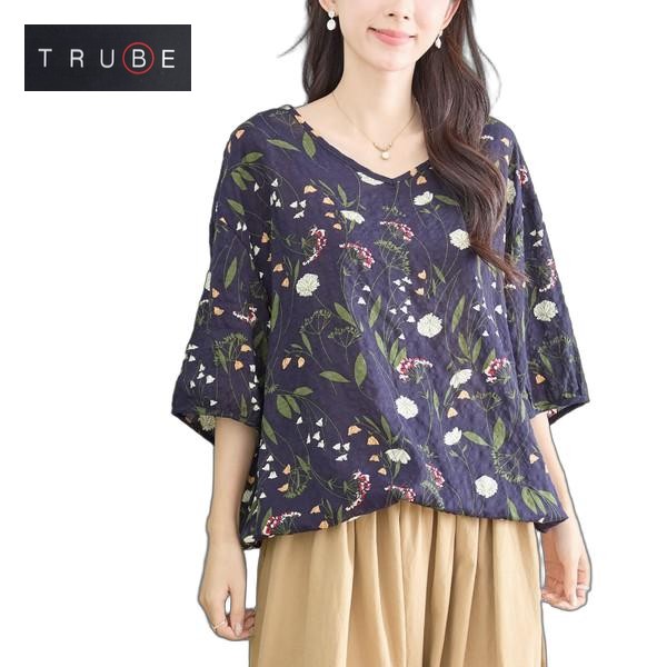 trube ボタニカルVネックコットンカットソー