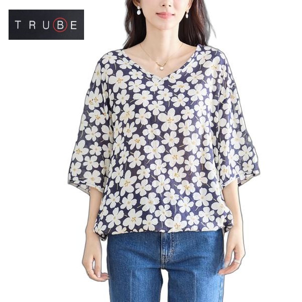 trube フローラルブーケ柄Vネックカットソー その1