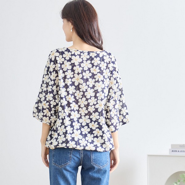 trube フローラルブーケ柄Vネックカットソー その3