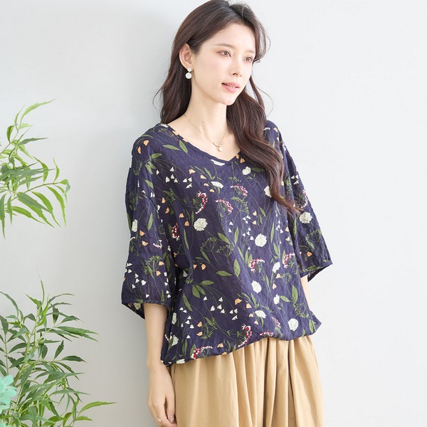 trube ボタニカルVネックコットンカットソー その9